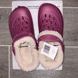 Women’s Sherpa lined faux crocs size 7/8 deep pink purple.  New